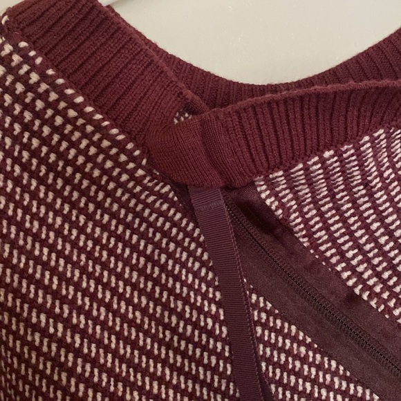 EUC Lululemon On the Go Scarf | Butter Pink/Bordeaux Drama/Wine Berry | One Size - Picture 7 of 12